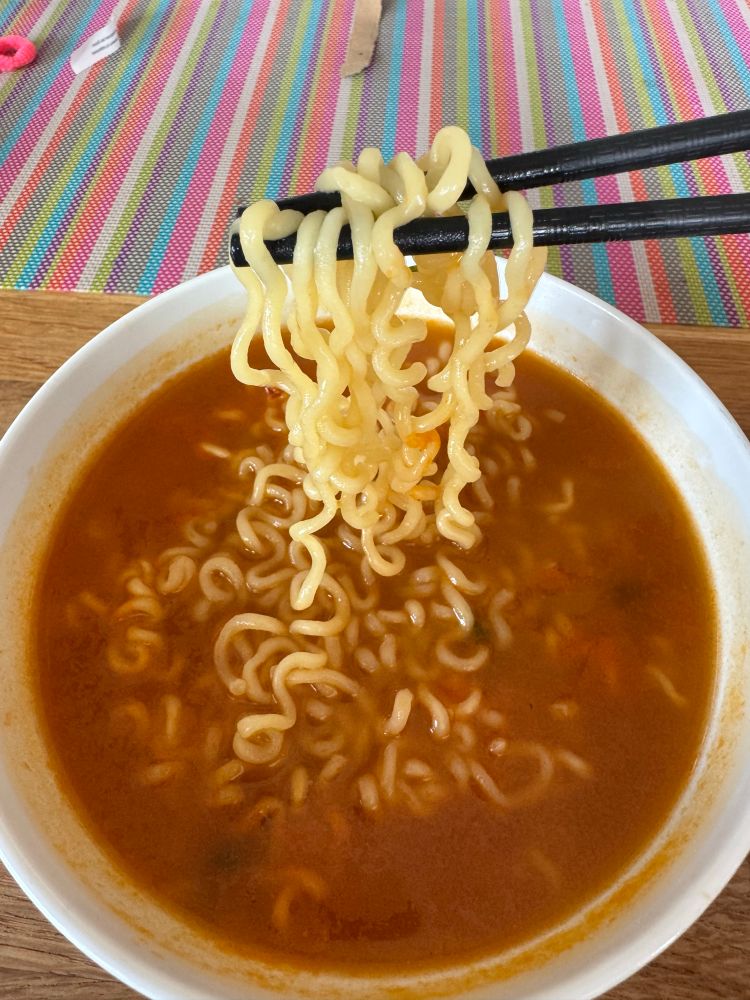 Ramen auf Essstäbchen