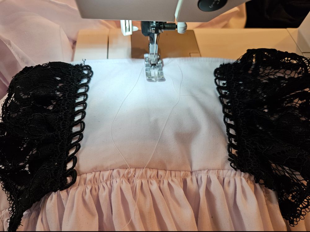 Apron waistband with two lace and lacing loop assemblies attached