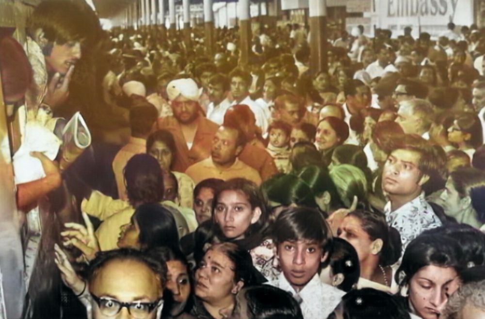 Ugandan Asians leaving Uganda amidst chaotic scenes. 