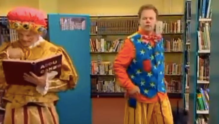 Mr Tumble and Aunt Sooky in the library