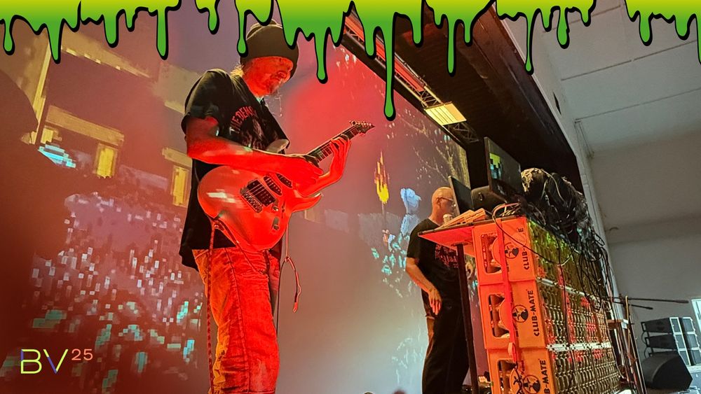 Greippi and Slumgud jamming on stage