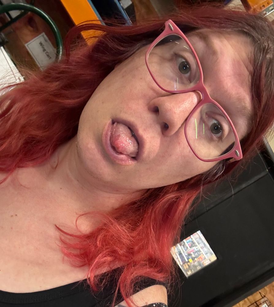 Heloïse selfie in the backroom of a grocery store