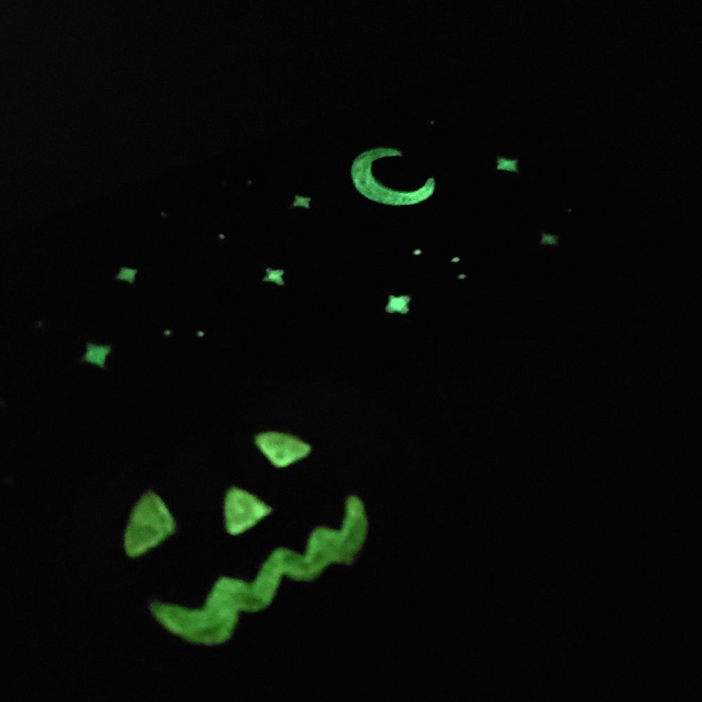 Pumpkin nights

Acrylic on canvas board with glow acrylic 
