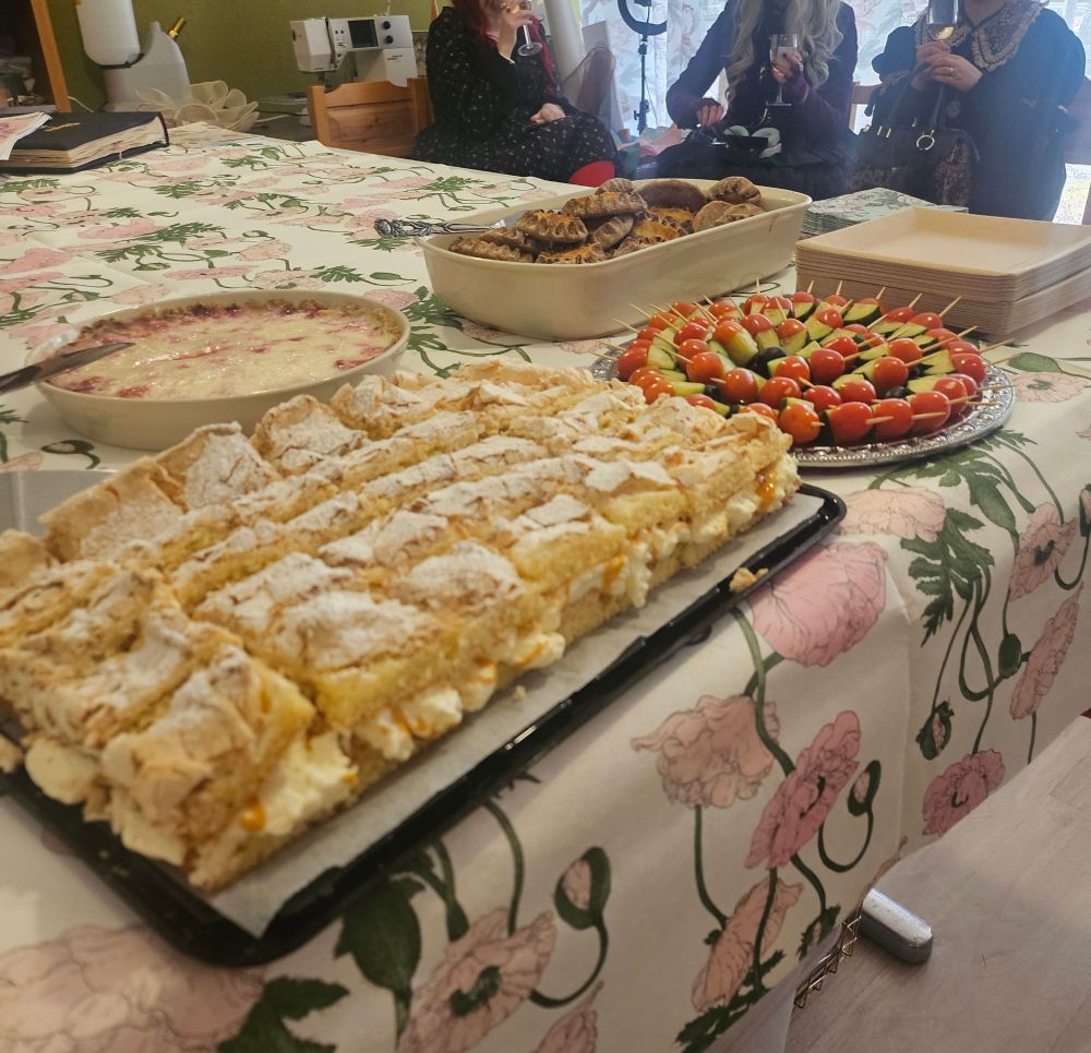 Table with brita cake and other snacks 