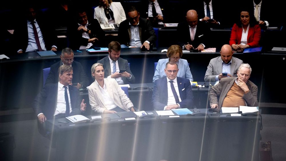 Wegen Verstößen gegen das Parteiengesetz mussten die Bundestagsparteien seit 2017 1,8 Millionen Euro Strafe zahlen. 1,1 Millionen davon allein die AfD. Deren Erklärung: ein anfangs fehlender »Erfahrun...