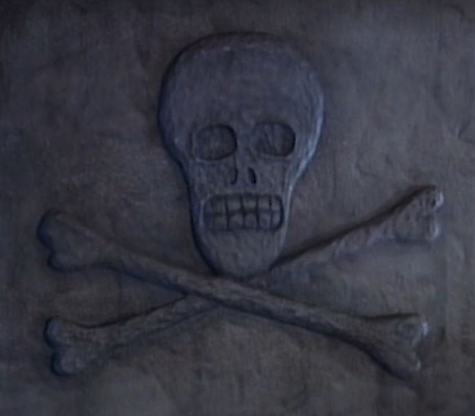 skull and crossbones from da show