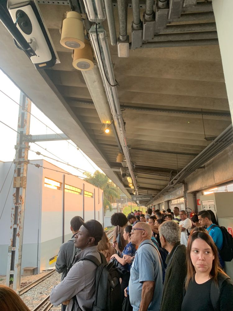 Ngm merece pegar trem que ódio