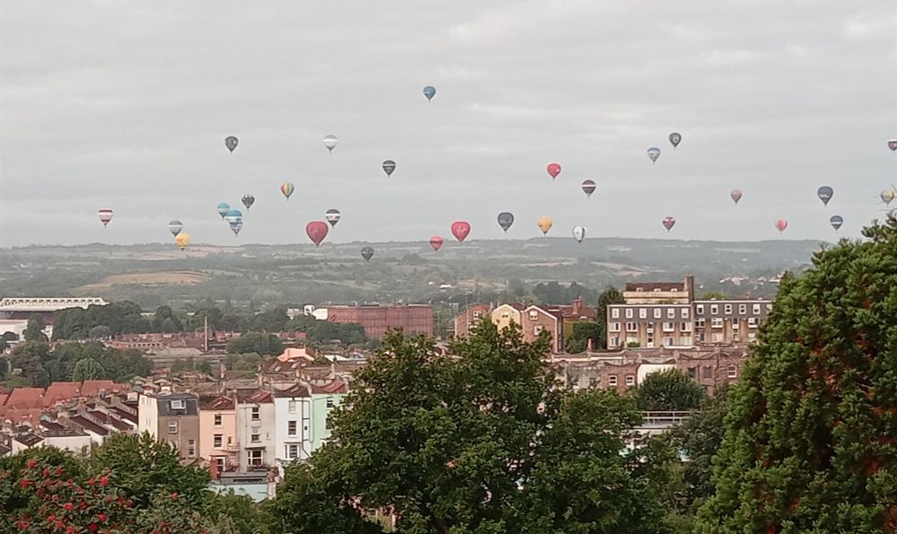 View from Brandon Hill looking over South Bristol. The sky has 30 balloons in it. It's the first morning of the balloon fiesta.
