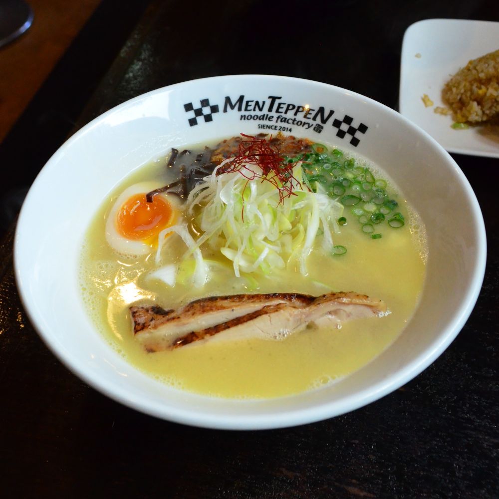 鶏白湯ラーメンWHITE