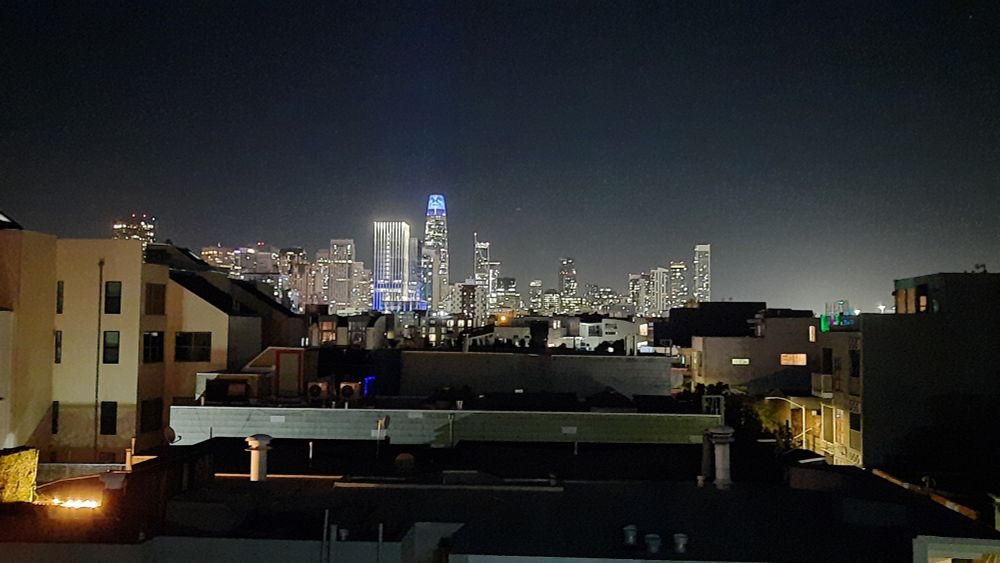 A picture of the skyline of San Francisco at night