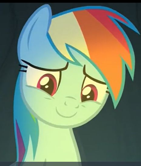 Rainbow Dash smiling