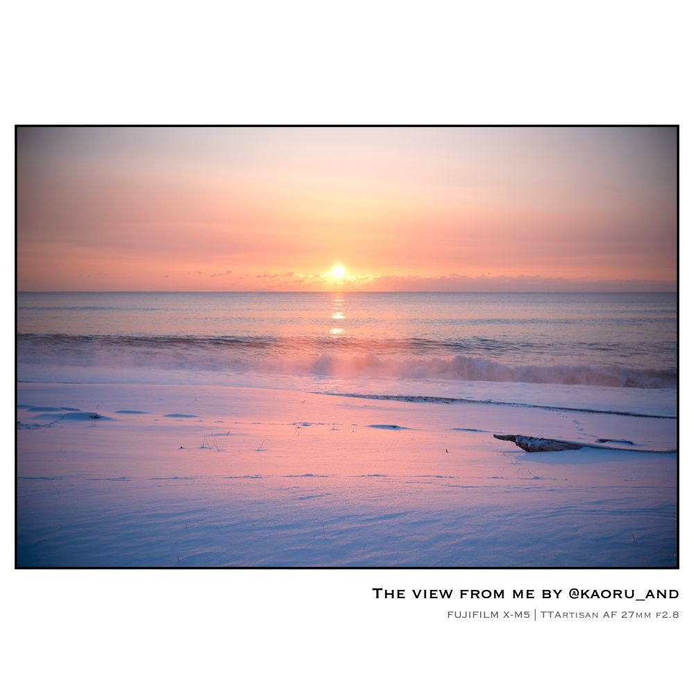 波のない穏やかな海と初日の出とけあらし