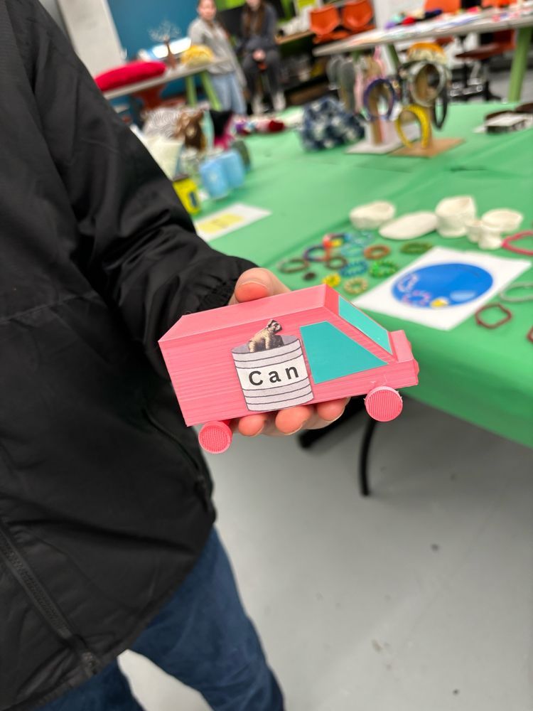3D printed car with a printed label and windows) 