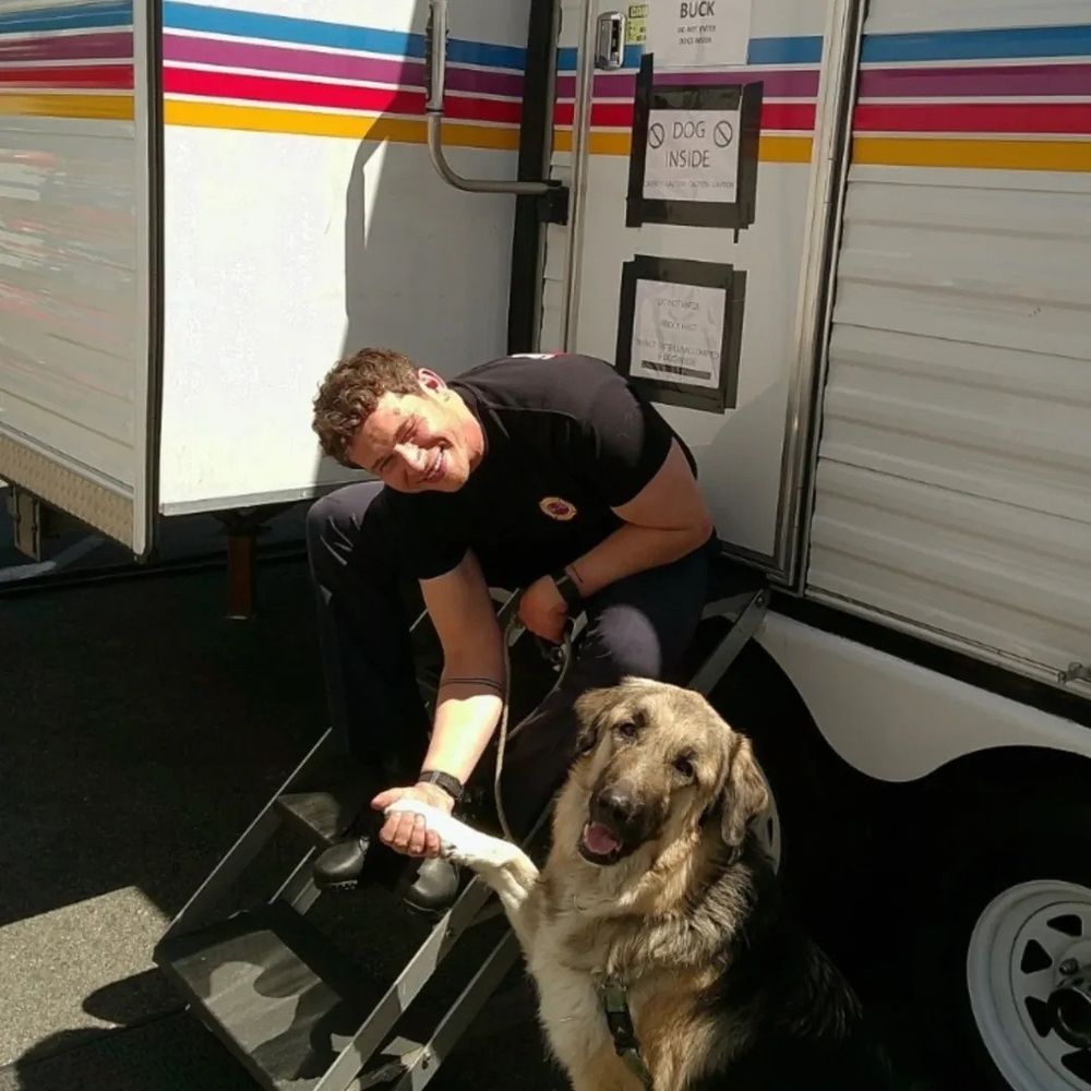 Oliver and Bear on set