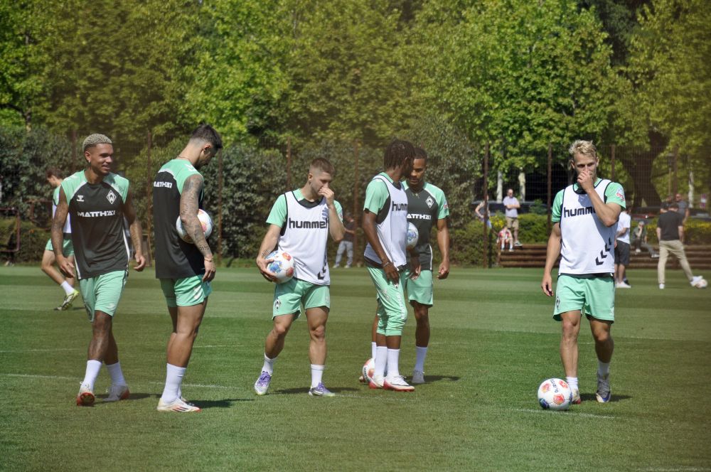 Njinmah, Friedl, Schmid, Mbangula, Agu und Grüll schossen Freistöße