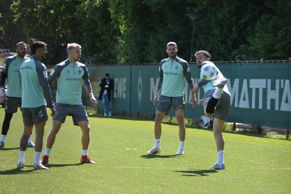 ein Skorpion-Kick von Veljkovic