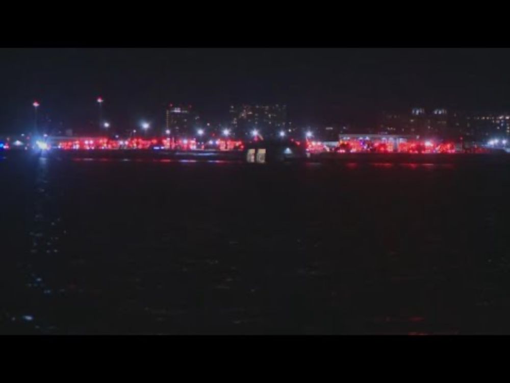 Live: Plane Crash reported near Reagan Washington National Airport
