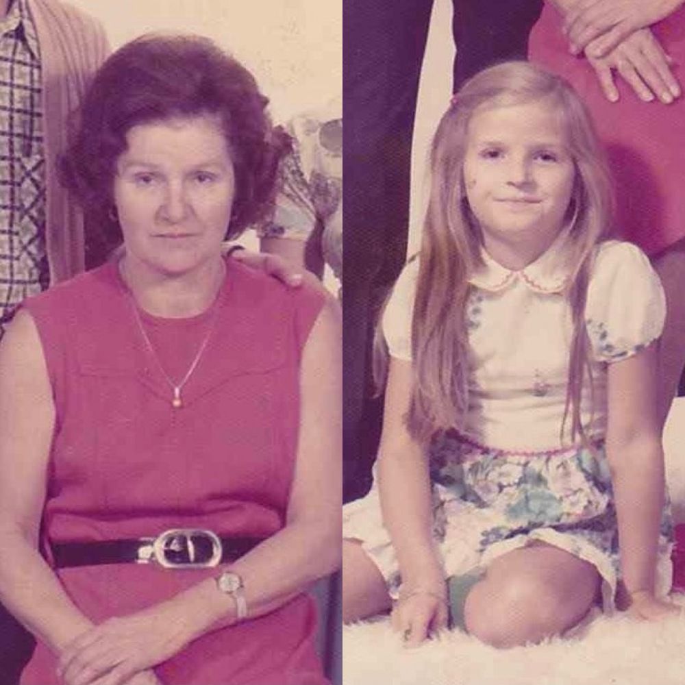 Collage aus zwei Bildern. Links meine Mutter im roten Etuikleid mit braunen Haaren. Rechts bin ich als Kind im Grundschulalter mit weißem Kleid mit Blumenmuster und langen blonden Haaren.  