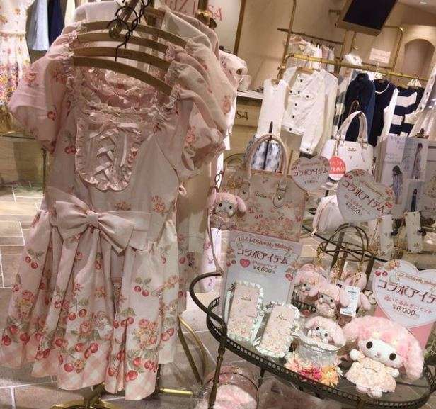 liz lisa x my melody 9th collaboration display