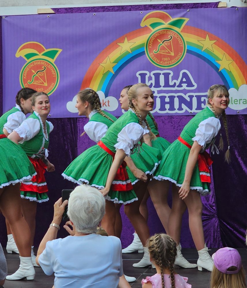 Das Rikki-Ballett auf der Lila-Bühne beim Fest in Essen Rüttenscheid. 