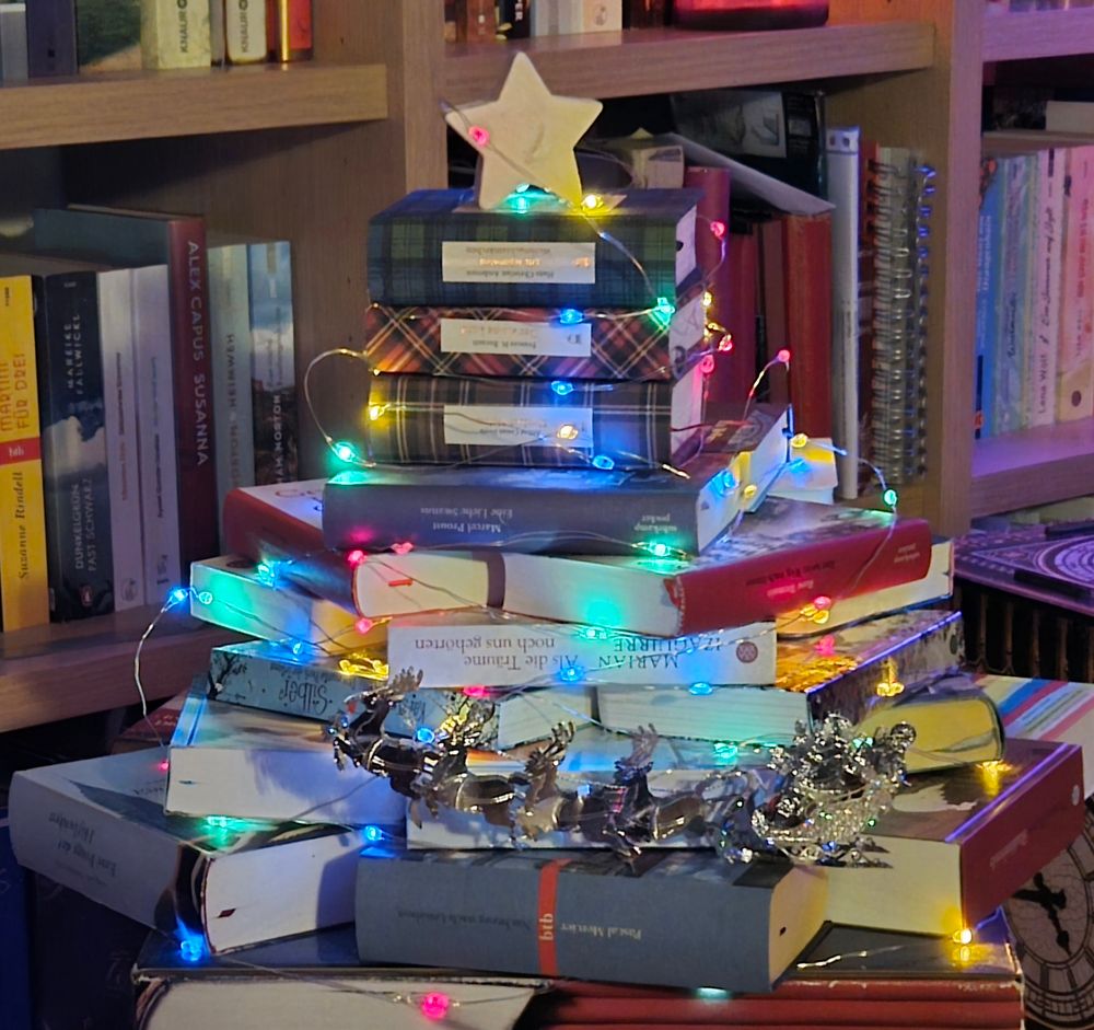 Weihnachtsbaum aus Büchern.