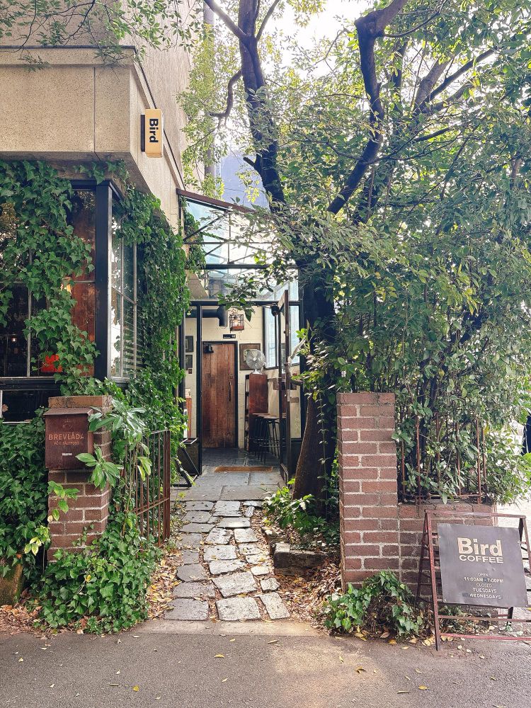 Bird coffee 家具屋さんのカフェ　大阪の鶴見区にある