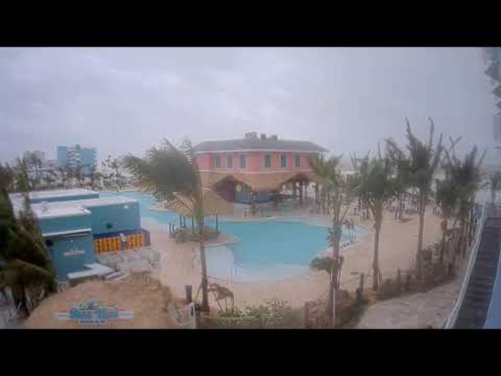 Live Cam of Fort Myers Beach from Fins Up! Beach Club | Hurrican Milton Live View