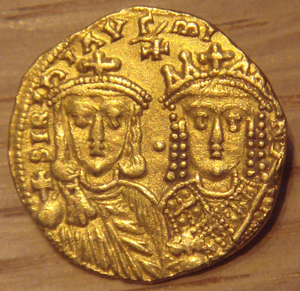 Monnaie byzantine qui montre Irène et son fils Constantin. 