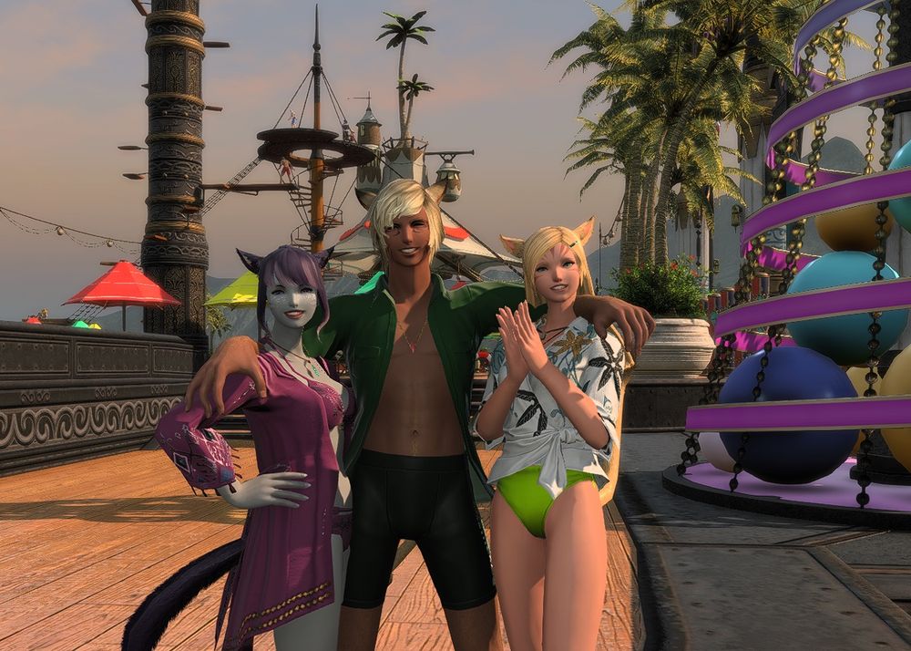 Perhi, T’laqa and T’zenza take a photo together on the Llhamin