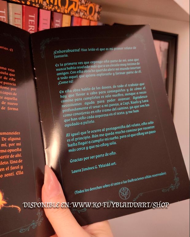El fanzine abierto, y mostrando la ultima página, se pueden apreciar los agradecimientos y valoracion personal de lo que ha sido escribir la historia