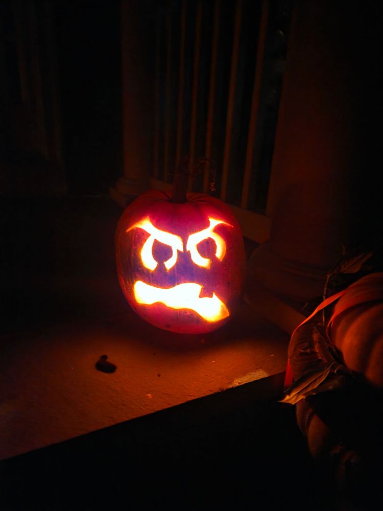 Jack-o-lantern
Lopsided mouth with one tooth, angry eyes with big eyebrows