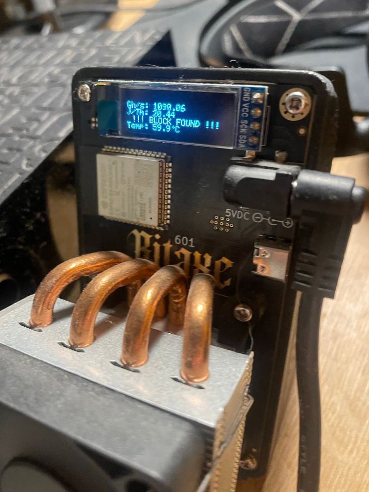 bitaxe device showing “block found !”message on its screen. this Bitaxe has found an auroracoin. 