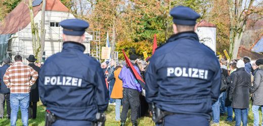 »Reichsbürger«-Treffen in Wemding: Polizei nimmt per Haftbefehl gesuchte Teilnehmerin bei fest