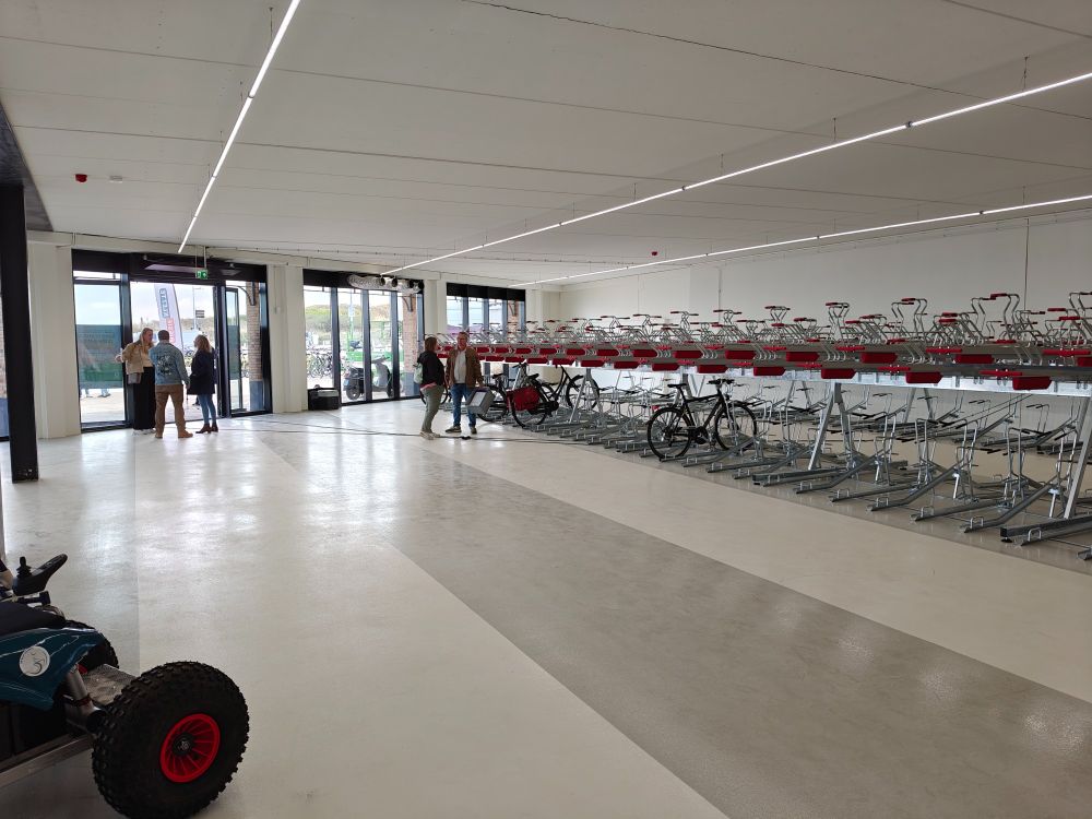 De stalling van binnen.