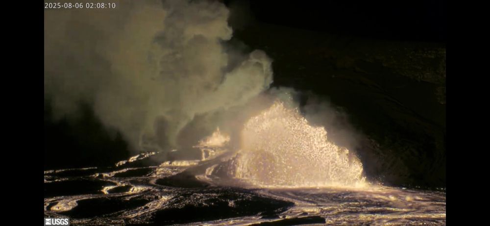Screenshot of current eruptive episode at Kilauea webcam