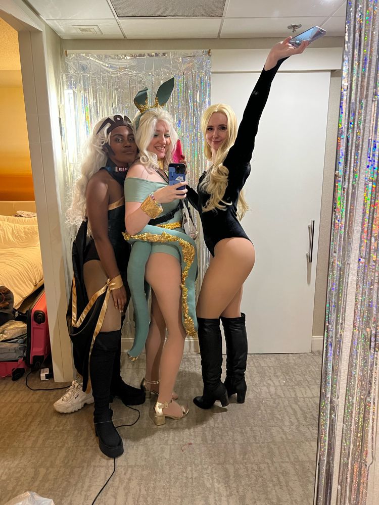 Mirror selfie of three nerd ladies at DragonCon Bunny Hutch
