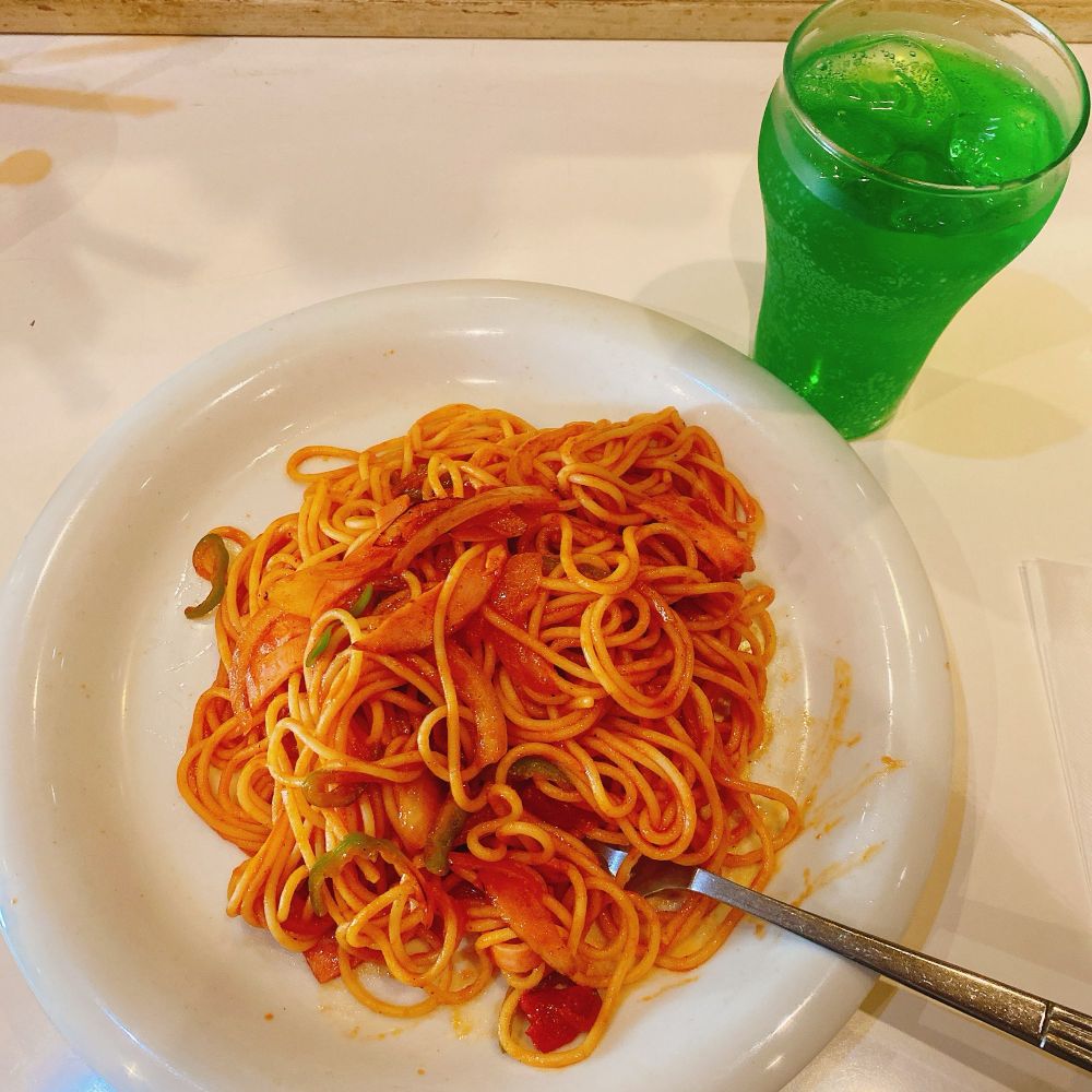 ナポリタンとメロンソーダ