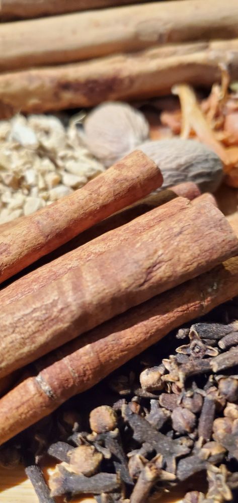 Powder Douce spices whole