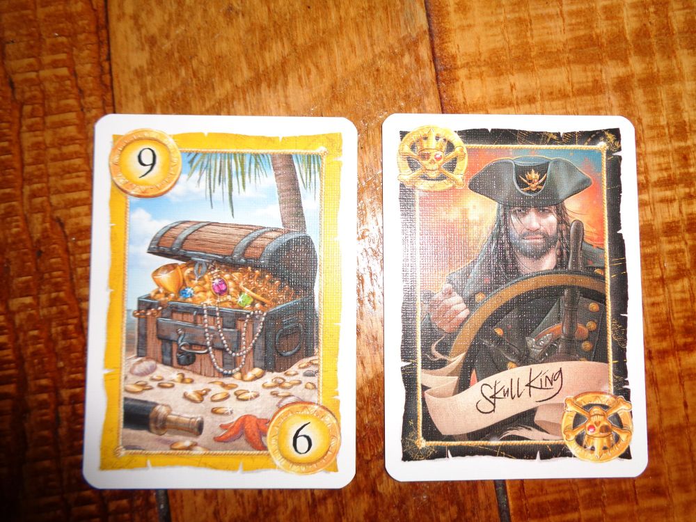 A 9 of yellow/treasure chests card and the Skull King card.