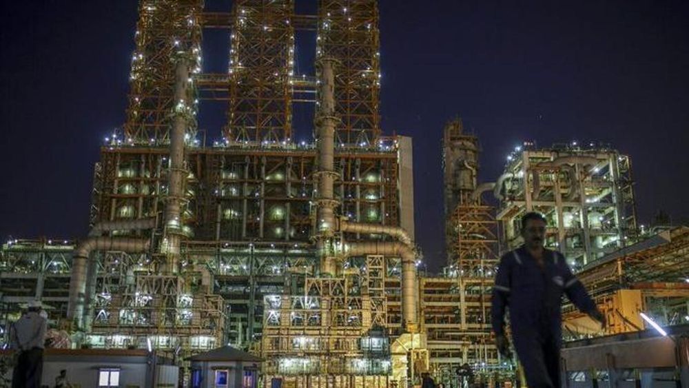 Calo dei prezzi, aumento della produzione deciso dall’Opec, sanzioni, attacchi di droni alle raffinerie: i costi della guerra all’Ucraina si fanno altissimi pe…