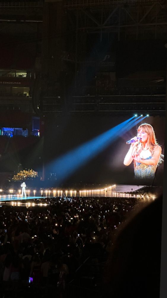 Taylor Swift in her Lover outfit (in the blue/gold color) at Eras Glendale Night 2