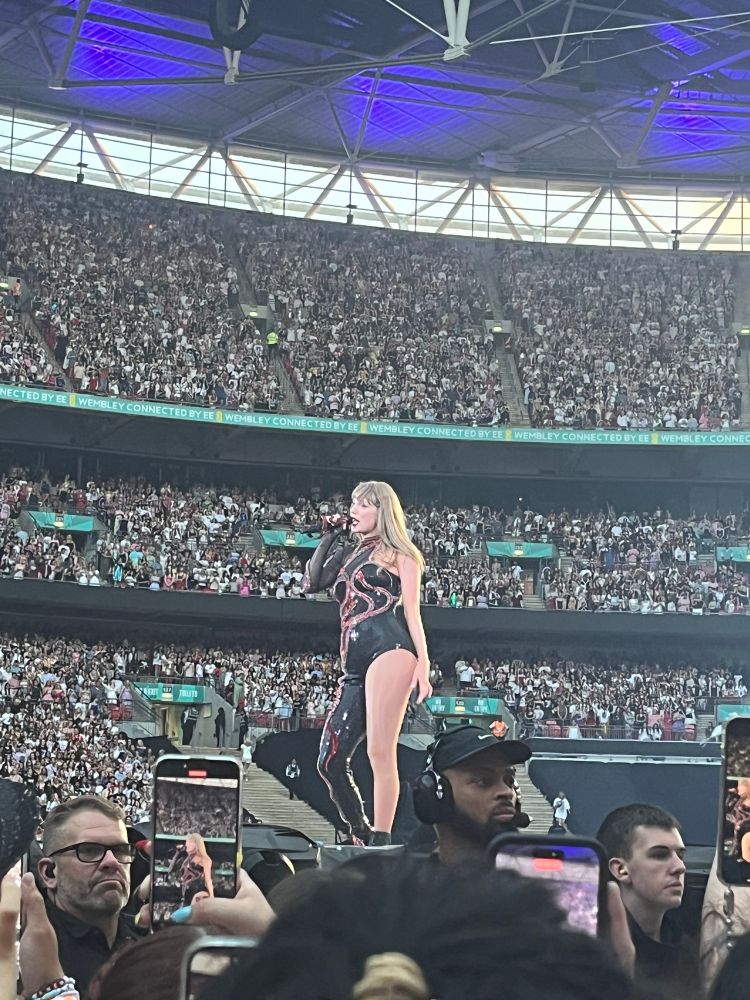 Taylor Swift performing the reputation set at the eras tour in Wembley stadium 
