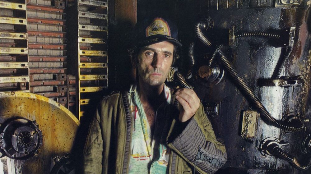 Alien: Harry Dean Stanton's Tropical Shirt as Brett » BAMF Style