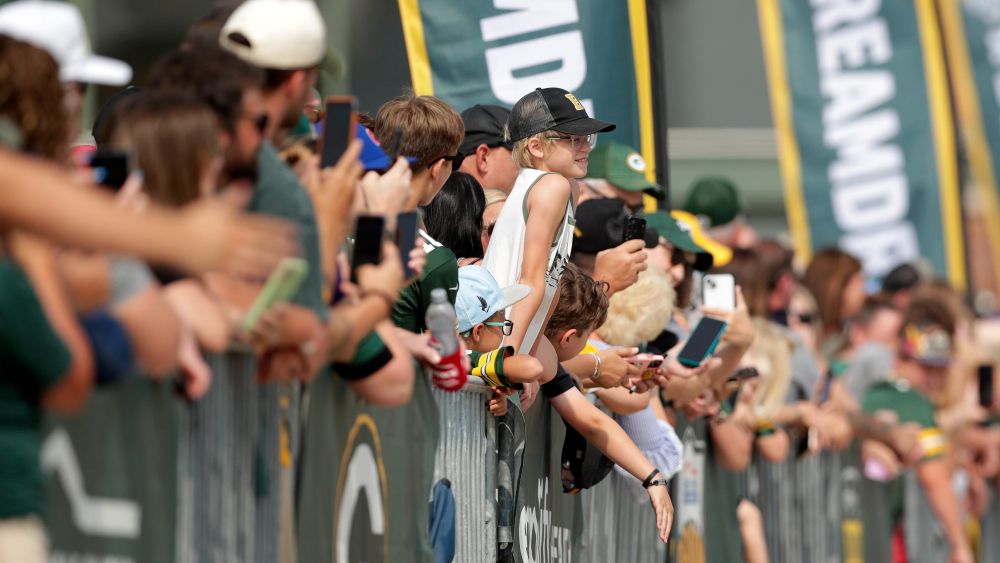 The Green Bay Packers have their fourth training-camp practice open to the public. We have live updates.