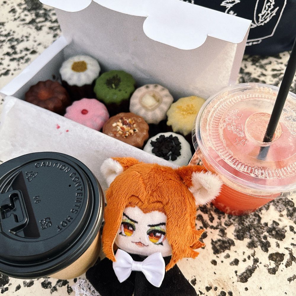 8種類のカヌレとフェロぬ