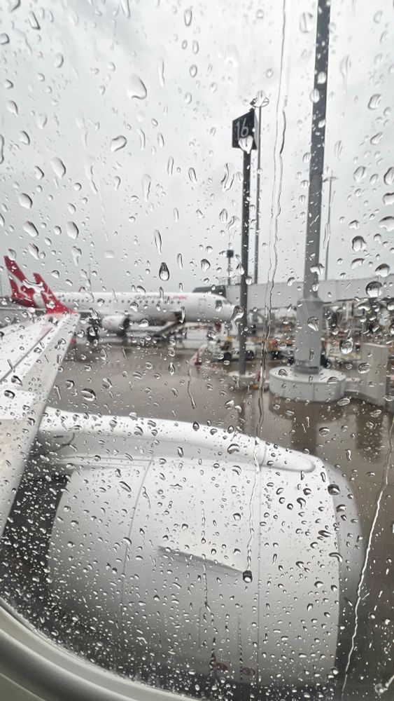 Picture of plane at Brisbane airport