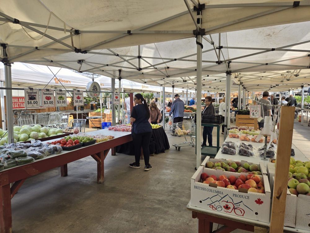 A photo of the Kuhlmann's farmer's market.