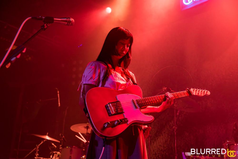 Alisa Xayalith Mesmerizes with Dreamy Solo Set and 'Slow Crush' Intimacy at The Troubadour - Blurred Culture