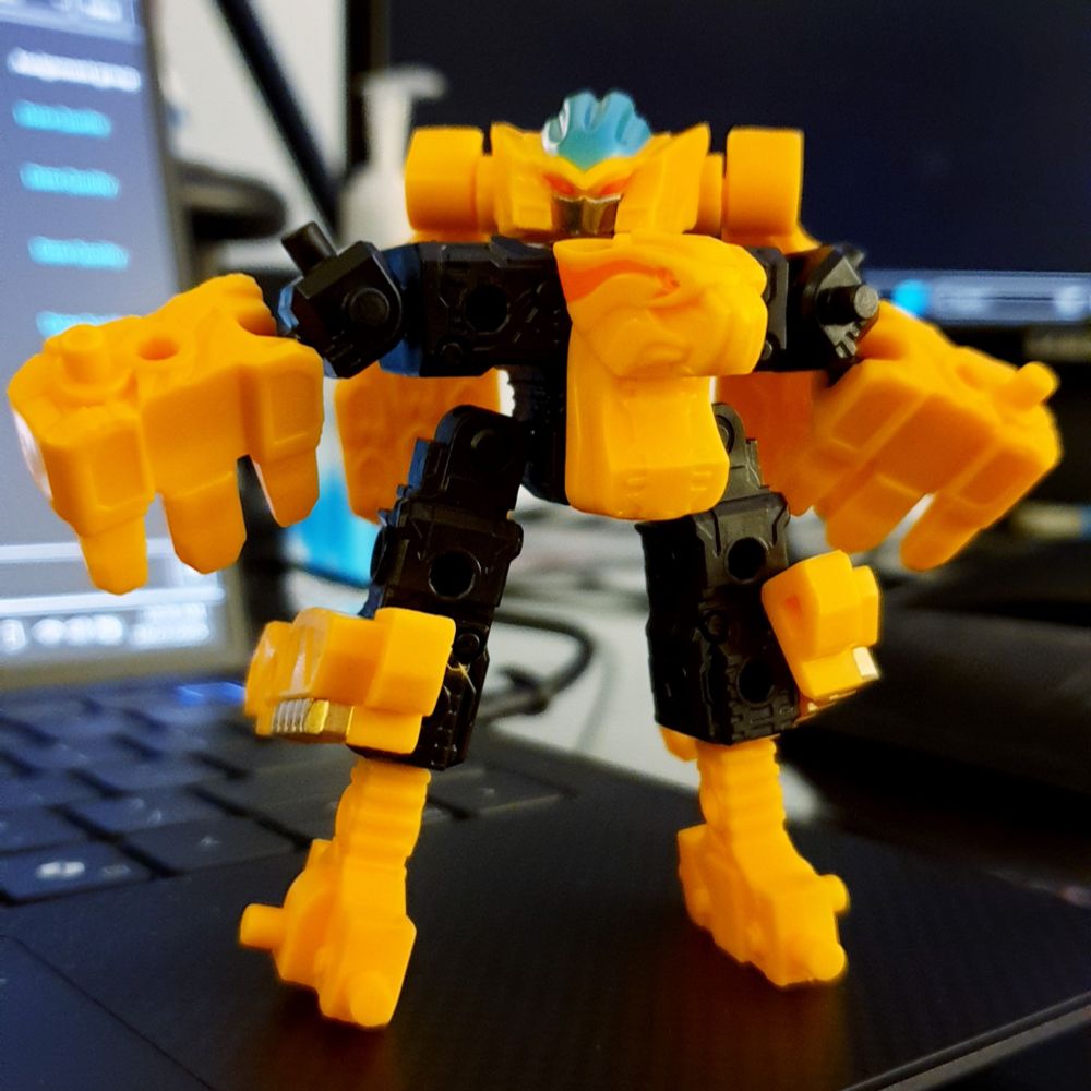 Normal colors Mugen Garuda, taller robot mode I made up.