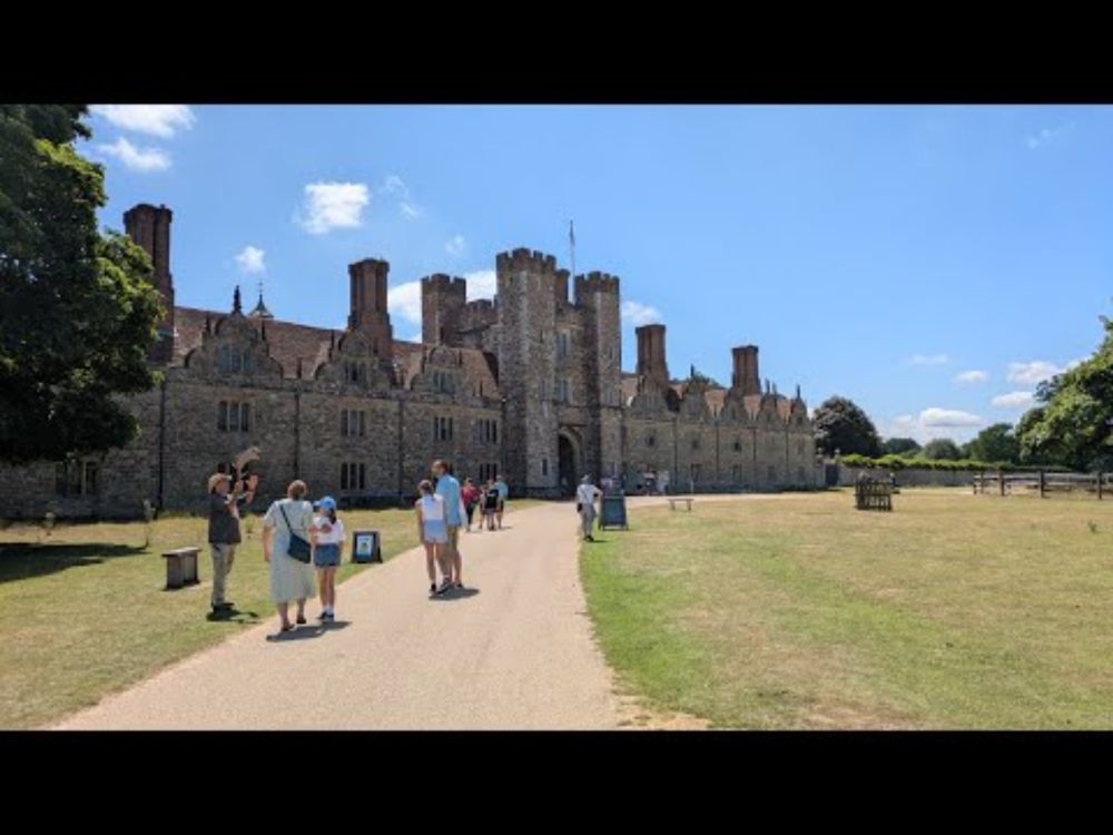 KNOLE: 600 year old grand house in the Kent sunshine. Spectacular hall and ancestral Sackville home